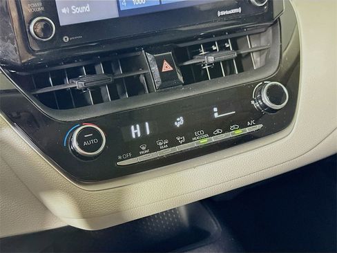 Used 2021 Toyota Corolla LE image 25