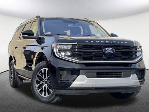 Certified 2025 Ford Expedition Max Platinum image 3