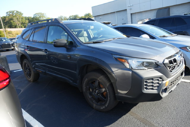 Used 2025 Subaru Outback Wilderness AWD/4WD image 3