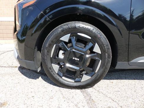 Used 2025 Kia Carnival EX FWD image 14