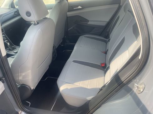 Used 2023 Volkswagen Taos SE w/ Black Wheel Package image 5