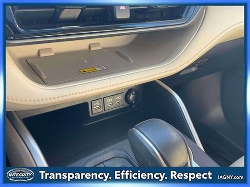 Certified 2023 Toyota Highlander XLE image 27