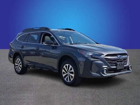 Certified 2025 Subaru Outback Premium image 3