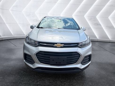 Used 2018 Chevrolet Trax LS AWD/4WD image 2