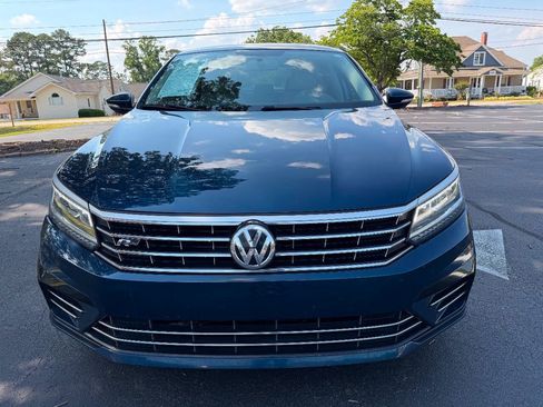 Used 2018 Volkswagen Passat 2.0T R-Line w/ R-Line Lighting Package FWD image 3