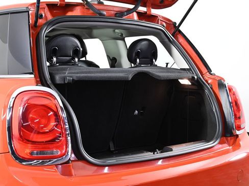 Used 2019 MINI Cooper 2-Door Hardtop w/ Signature Upholstery Package image 26