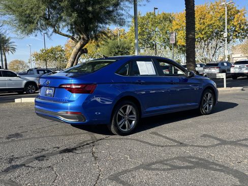Certified 2024 Volkswagen Jetta SE w/ Panoramic Sunroof Package image 4