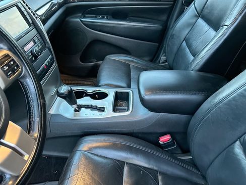 Used 2011 Jeep Grand Cherokee Laredo RWD image 25