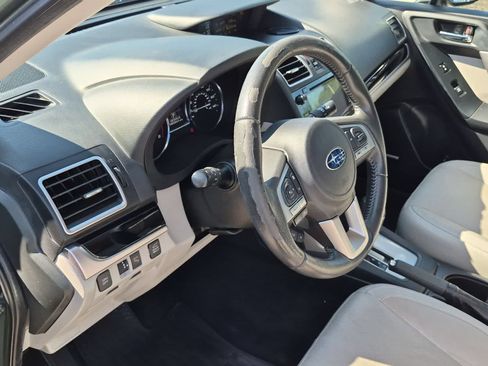 Used 2017 Subaru Forester 2.5i Limited AWD/4WD image 10