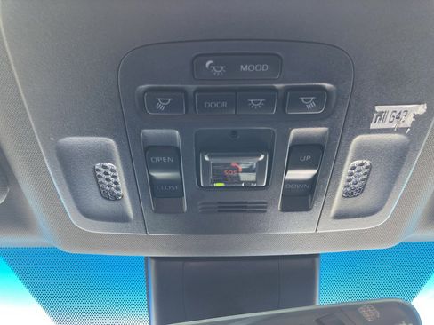 Used 2022 Toyota Avalon Limited image 22