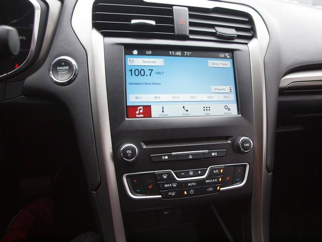 Used 2017 Ford Fusion SE w/ Fusion SE Technology Package FWD image 10