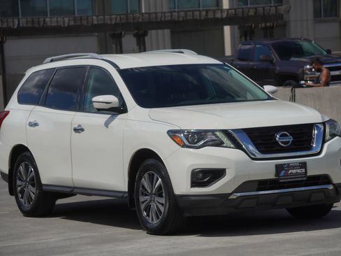 Used 2017 Nissan Pathfinder SL image 12