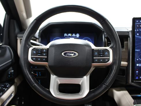 Used 2024 Ford Expedition Limited image 11