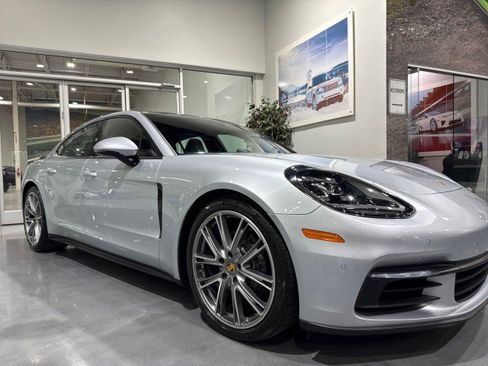 Used 2018 Porsche Panamera RWD image 24