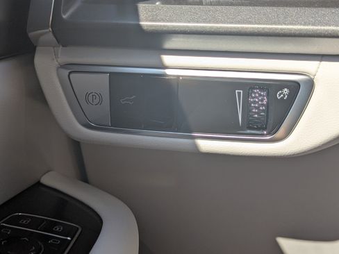 New 2026 Cadillac Vistiq Sport image 38