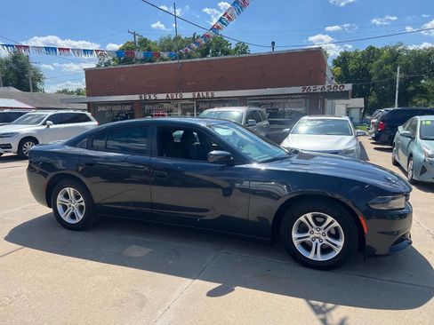 Used 2019 Dodge Charger SXT image 4