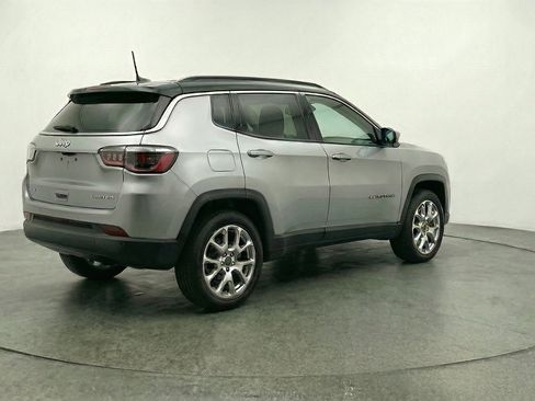 Used 2025 Jeep Compass Limited AWD/4WD image 9