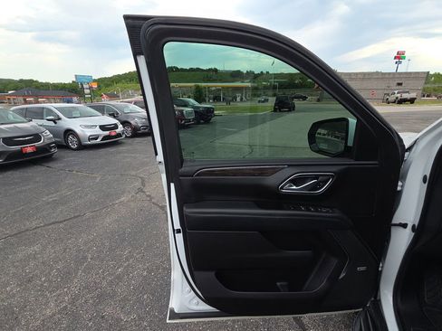 Used 2021 Chevrolet Suburban LT AWD/4WD image 12