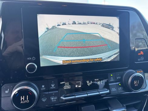 Used 2023 Toyota Highlander XLE image 23