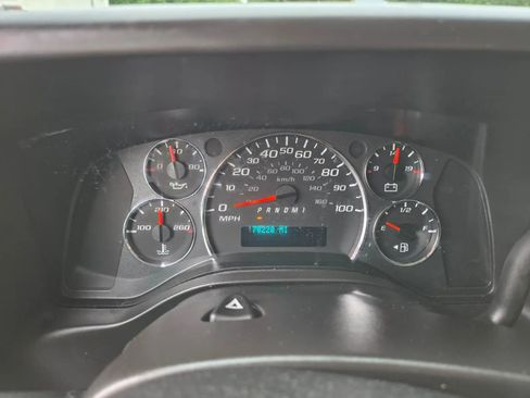 Used 2014 Chevrolet Express 3500 w/ Chrome Appearance Package RWD image 12