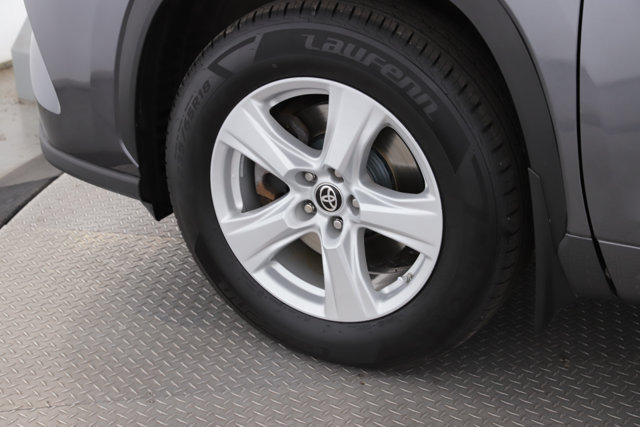 Used 2024 Toyota Highlander LE AWD/4WD image 13