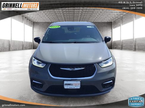 Used 2025 Chrysler Pacifica Select FWD image 2