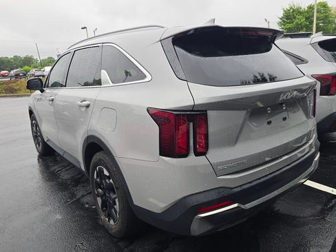 Certified 2025 Kia Sorento S FWD image 6