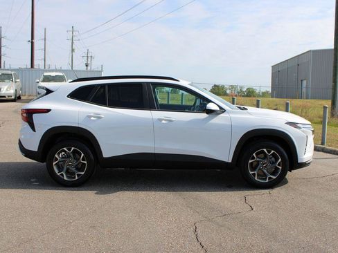 New 2026 Chevrolet Trax LT w/ Driver Confidence Package FWD image 18