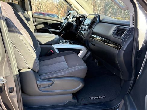 Used 2024 Nissan Titan SV w/ SV Convenience Package image 19