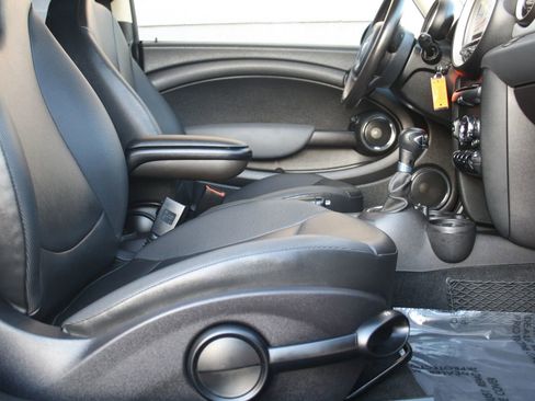 Used 2011 MINI Cooper Hardtop image 9