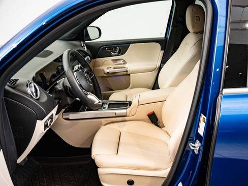 Used 2024 Mercedes-Benz EQB 300 4MATIC image 21