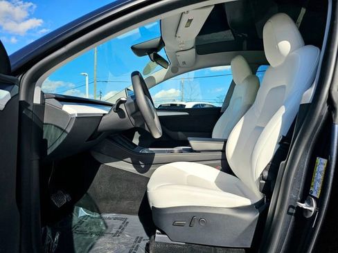 Used 2024 Tesla Model Y Long Range image 17