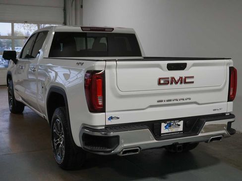 Used 2022 GMC Sierra 1500 SLT image 3