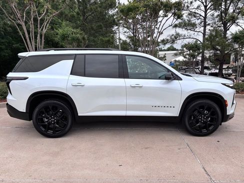 New 2026 Chevrolet Traverse RS w/ LPO, Floor Liner Package FWD image 4