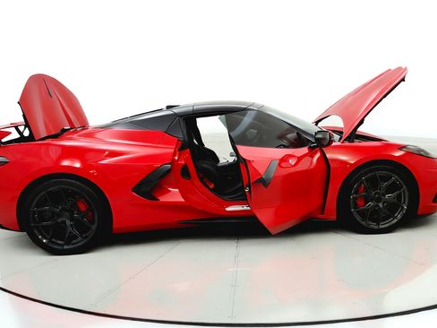 Used 2021 Chevrolet Corvette Stingray Premium Conv w/ Z51 Performance Package RWD image 15