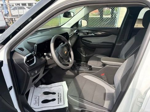 Used 2024 Chevrolet TrailBlazer LT FWD image 11