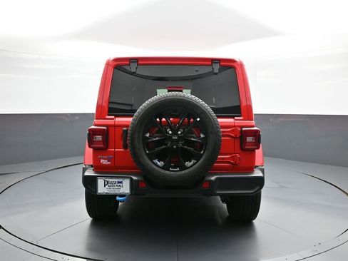 Used 2022 Jeep Wrangler Unlimited Sahara w/ Cold Weather Group AWD/4WD image 7