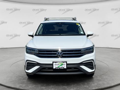 Used 2022 Volkswagen Tiguan SE w/ Panoramic Sunroof Package AWD/4WD image 2