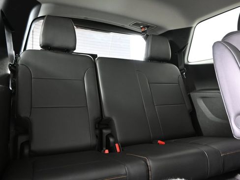 Used 2019 Chevrolet Traverse Premier w/ LPO, Blackout Package AWD/4WD image 17