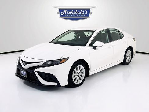 Used 2024 Toyota Camry SE FWD image 3