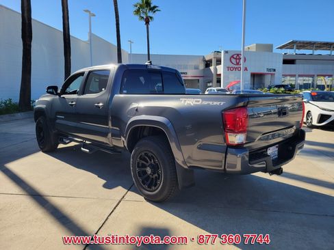 Used 2017 Toyota Tacoma TRD Sport image 6