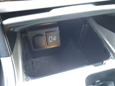 Used 2023 Ford Explorer XLT w/ Equipment Group 202A RWD image 39