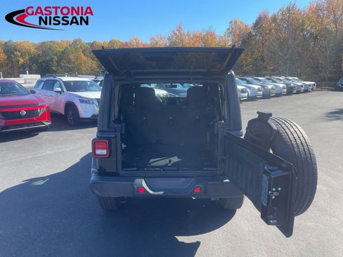 Used 2023 Jeep Wrangler Sahara image 23