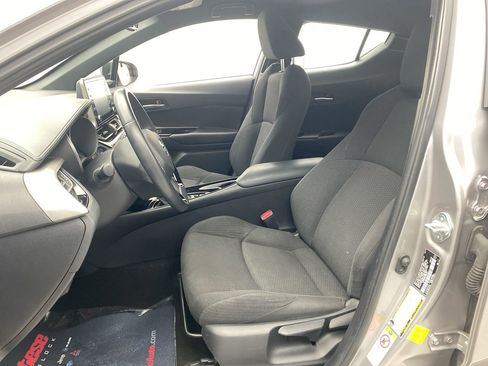 Used 2019 Toyota C-HR XLE FWD image 14