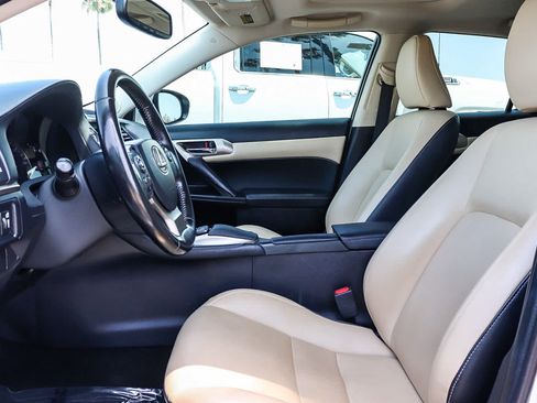 Used 2017 Lexus CT 200h FWD image 27