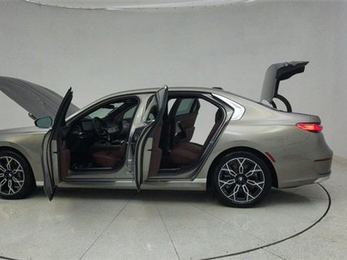 Used 2025 BMW i7 eDrive50 image 77