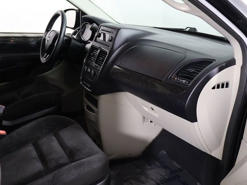 Used 2016 Dodge Grand Caravan American Value Package FWD image 15