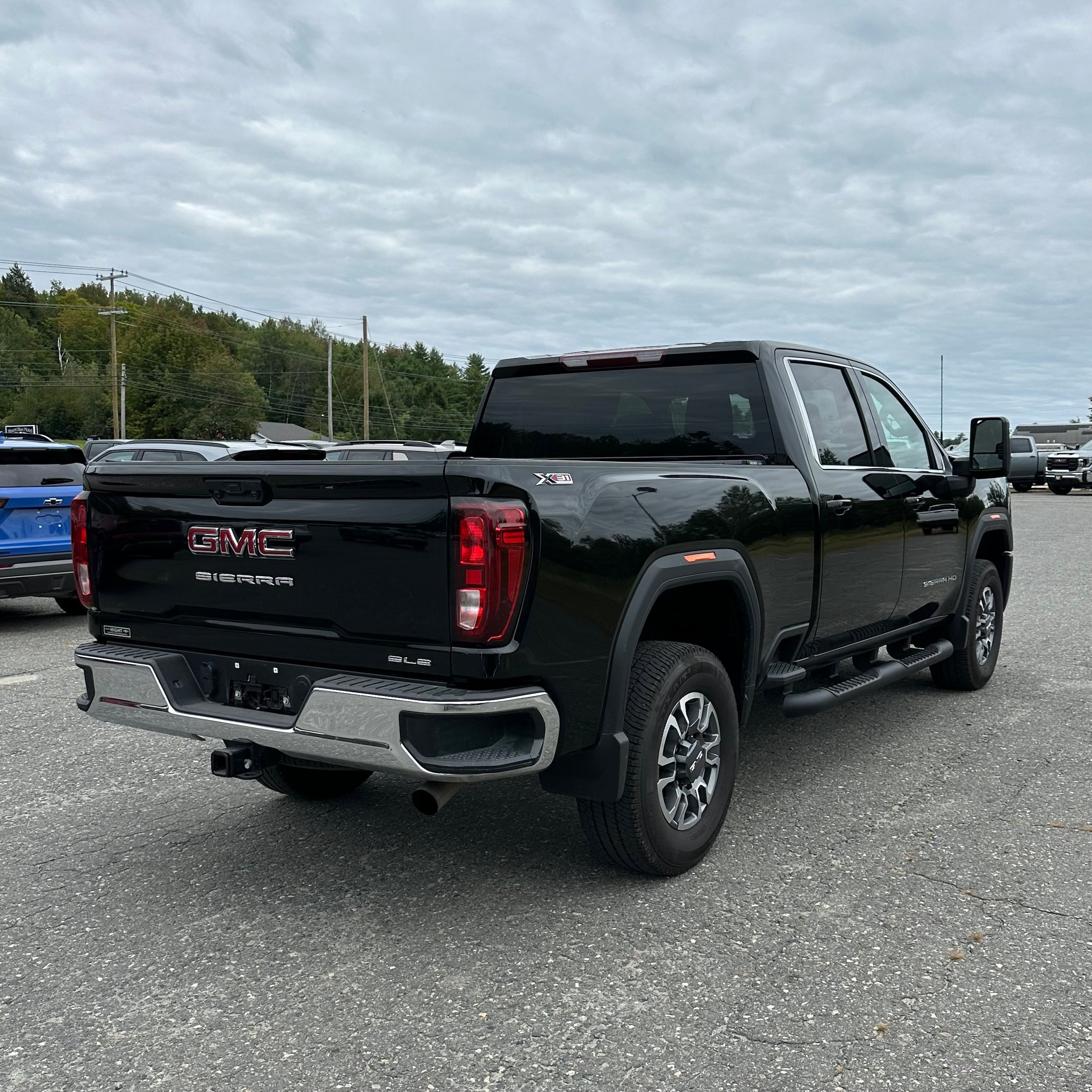 Used 2026 GMC Sierra 2500 SLE w/ SLE Value Package; AWD/4WD image 3