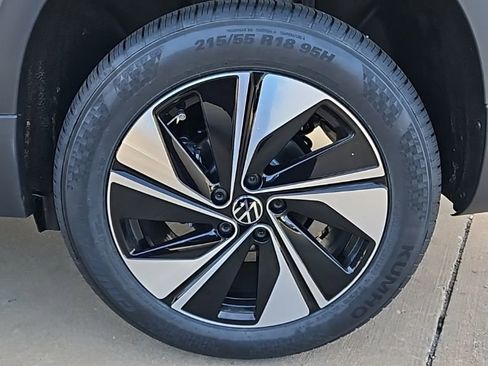 New 2026 Volkswagen Taos SE AWD/4WD image 9