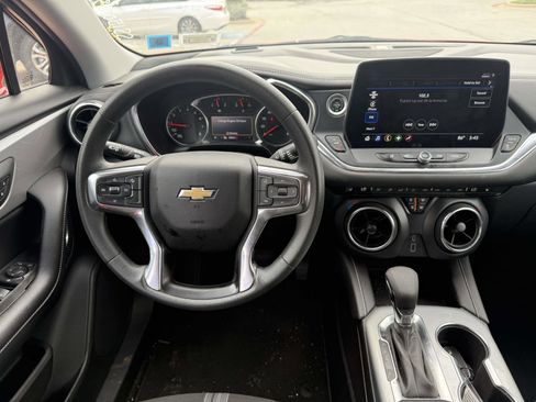Used 2025 Chevrolet Blazer LT AWD/4WD image 11